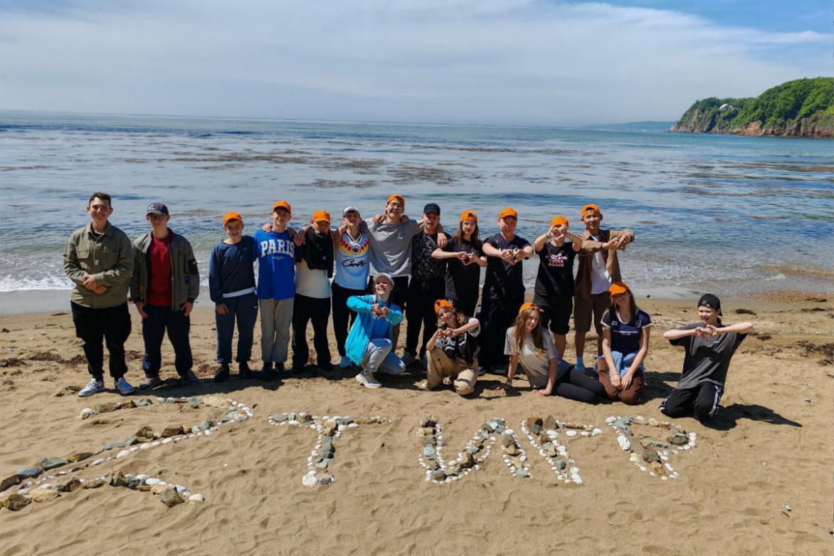 «В стране путешествий»: ребята из дружины «Тигрёнок» исследовали бухту «Три поросёнка»