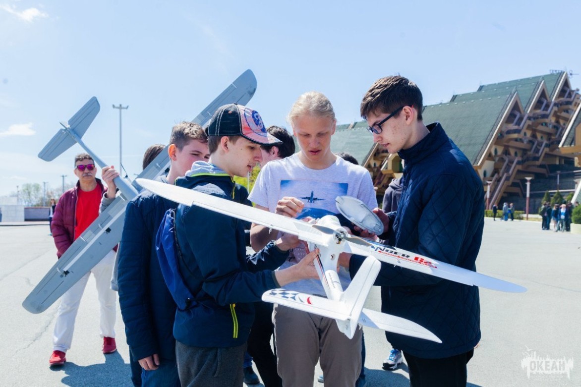 «Первым делом – самолёты!»:  юные авиаконструкторы запускают в небо воздушные суда