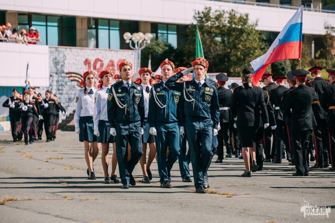 Программы «Казачий Восток» и «Служить России!»: в «Океане» прошёл парад, приуроченный ко Дню воинской славы
