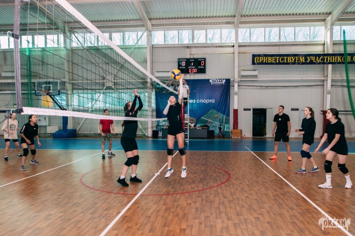 Юные спортсмены приняли участие в соревновании по волейболу в ВДЦ «Океан»