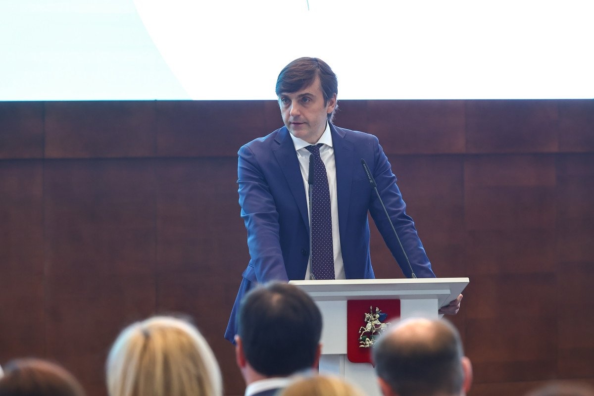 Сергей Кравцов поздравил педагогов с профессиональным праздником и рассказал о мерах поддержки учителей в эфире канала «Россия 24»