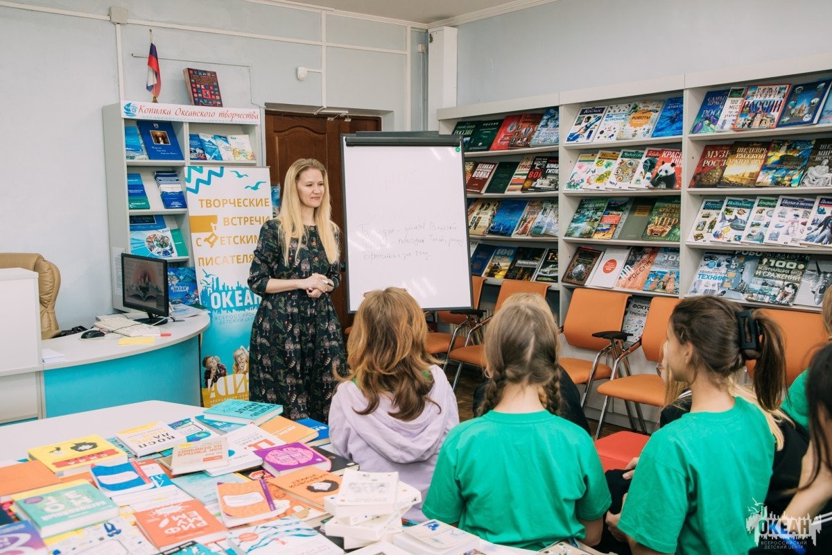 ВДЦ «Океан» поздравляет с Международным днём школьных библиотек!
