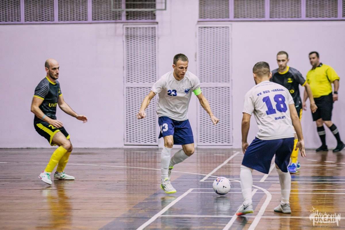 «Океан» поздравляет любителей футбола с праздником!