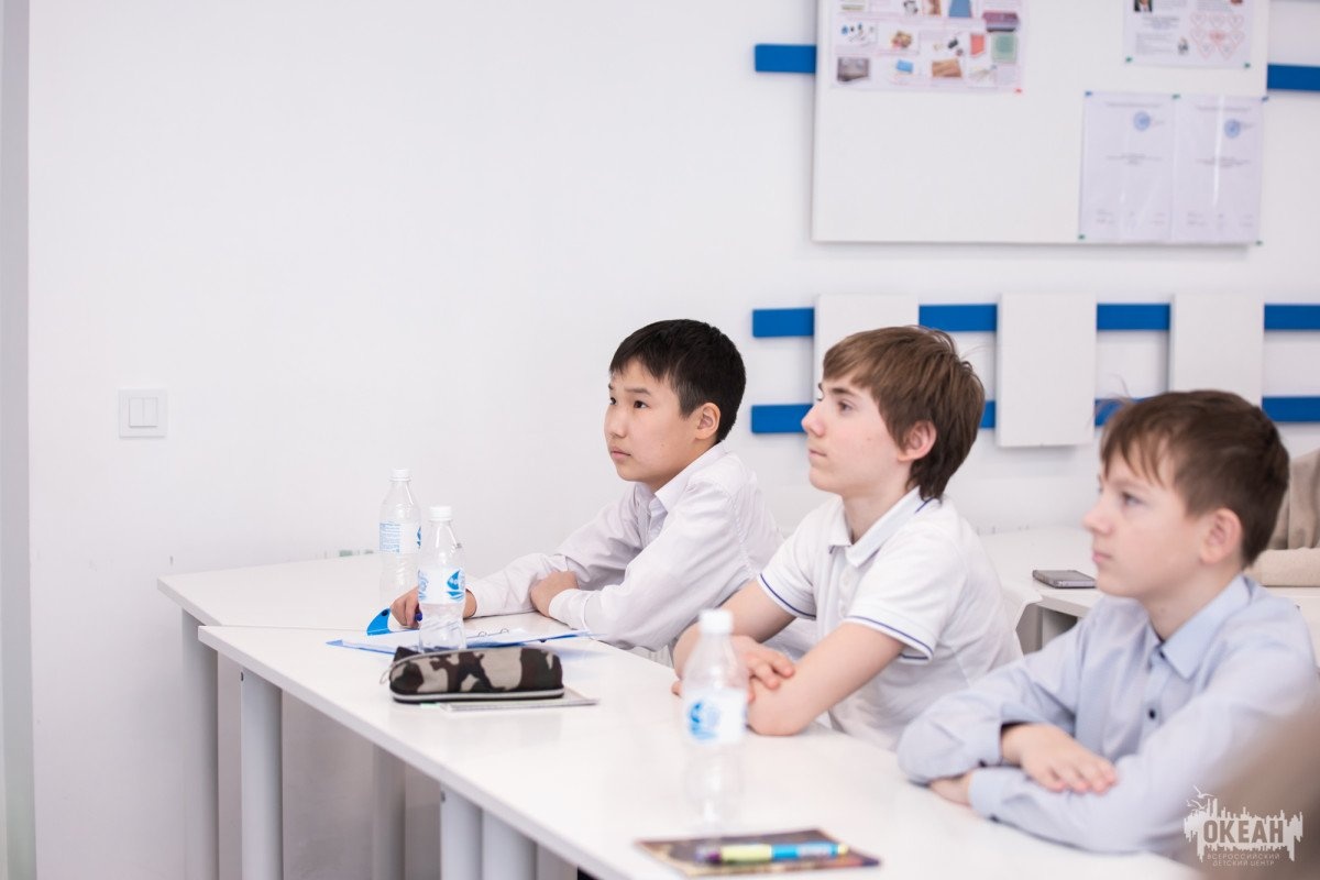 «Разговор о важном»: океанцы изучают научные достижения российский учёных