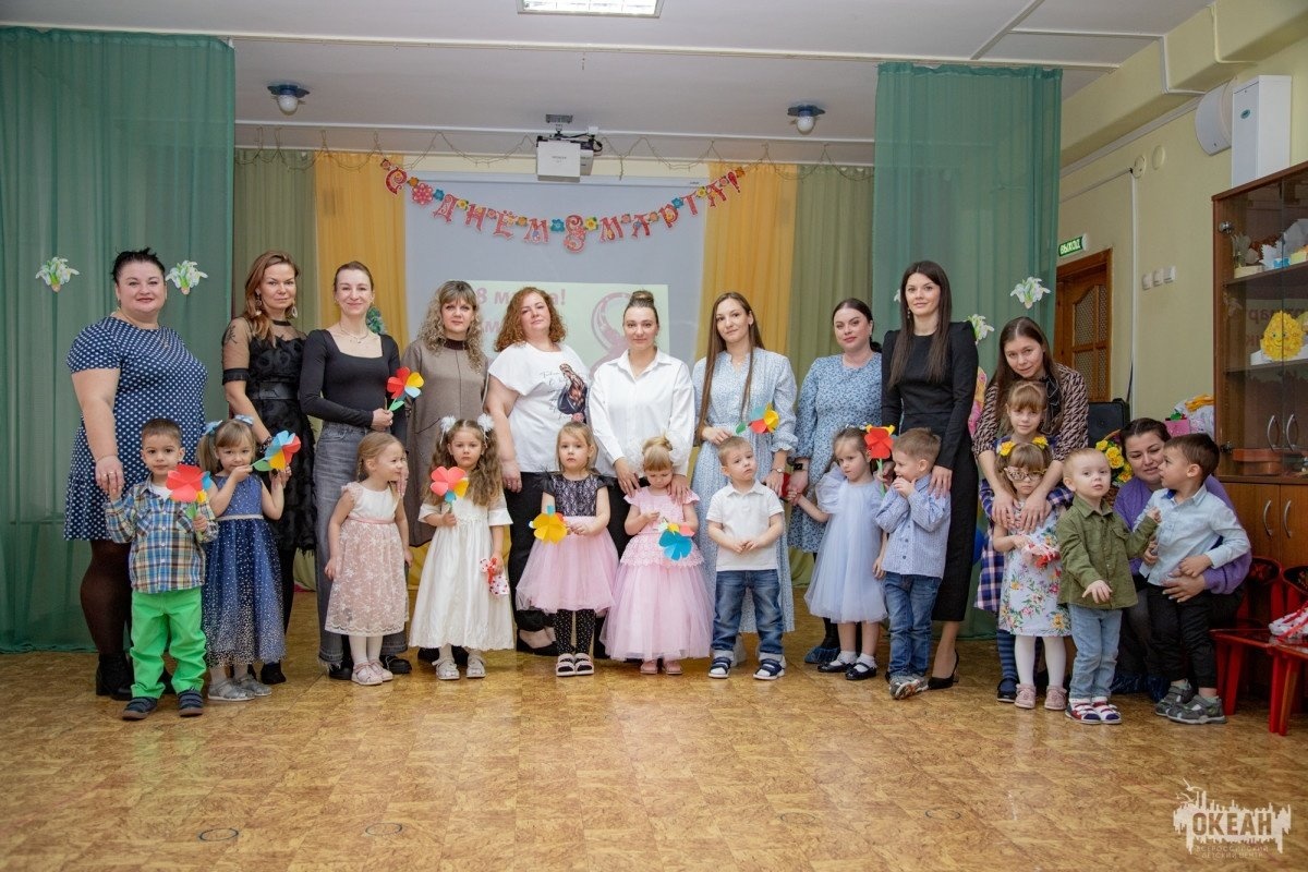 Самые маленькие океанцы отметили 8 марта