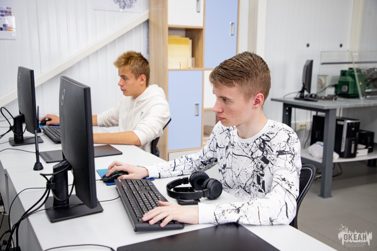 Океанцы посещают курс «Войти в IT» в детском инженерно-техническом центре