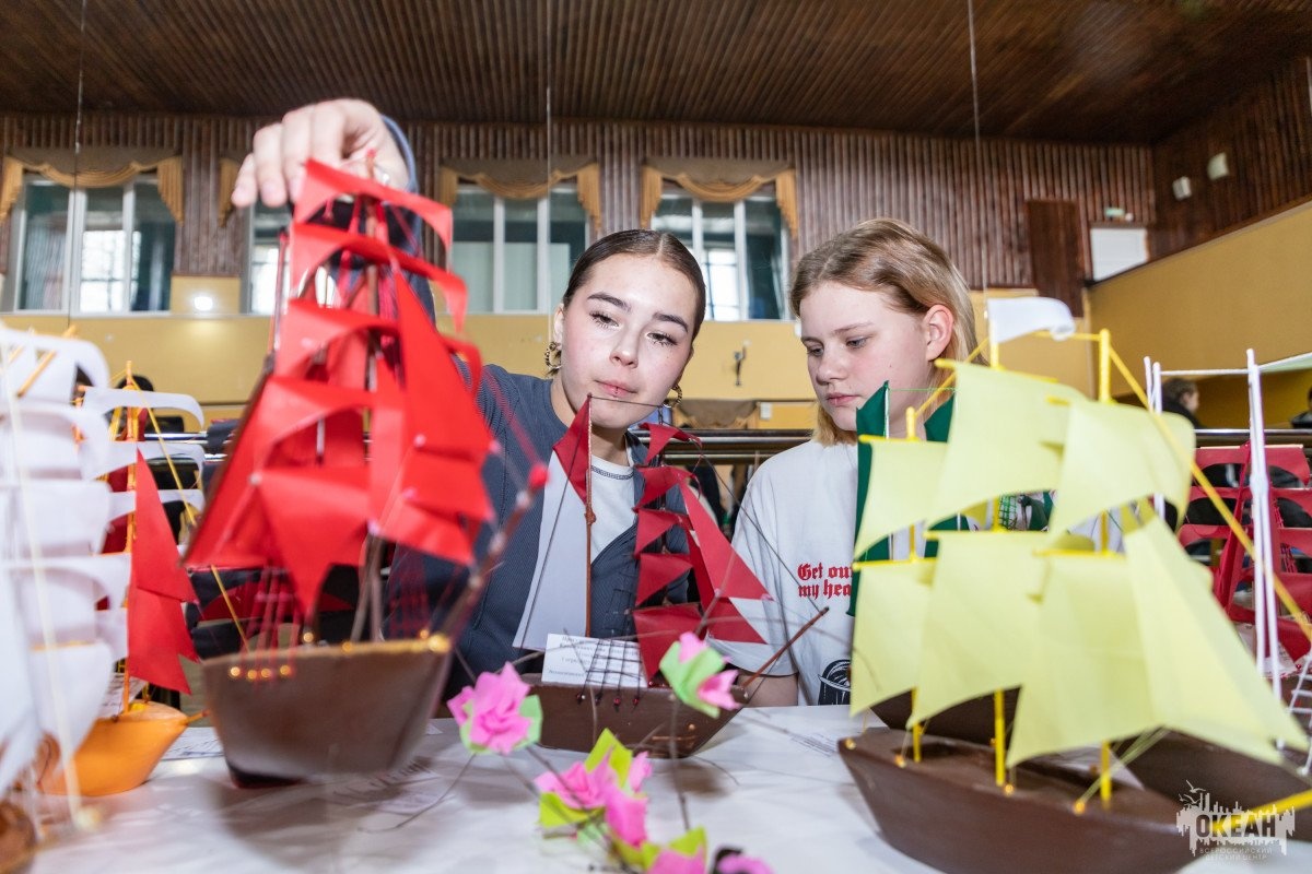 Участники программы «Экологический форум „Живи, Земля!“» представили свои работы на итоговой выставке курса «Экология: Природа – Человек – Техника»