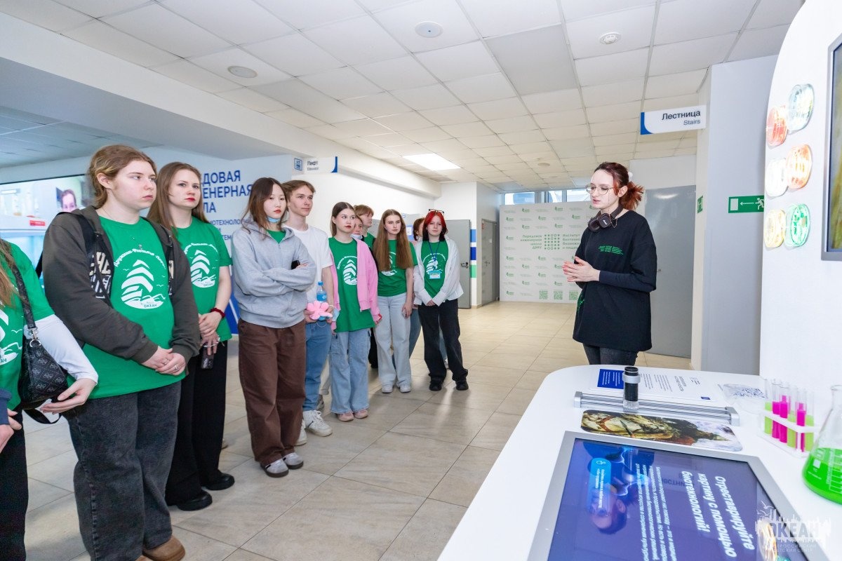Участники программы «Экологический форум „Живи, Земля!“» посетили лаборатории кампуса ДВФУ
