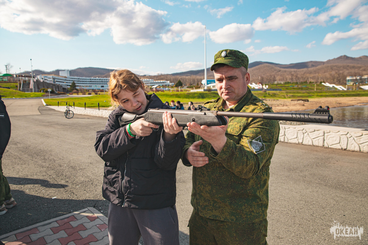 «На страже Родины»: для океанцев провели тренировочные занятия по огневой подготовке и пограничному следопытству