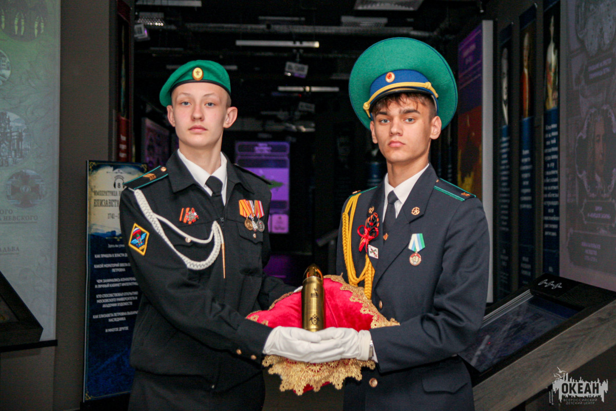 В Приморье прошла торжественная церемония передачи «Капсулы времени» в честь 80-летия Победы