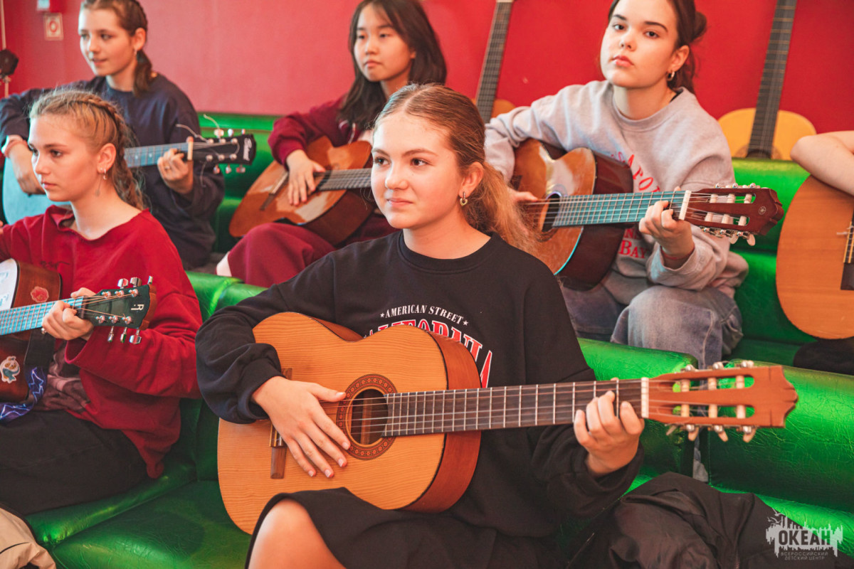 «Гитара в кругу друзей»: творческие будни юных музыкантов