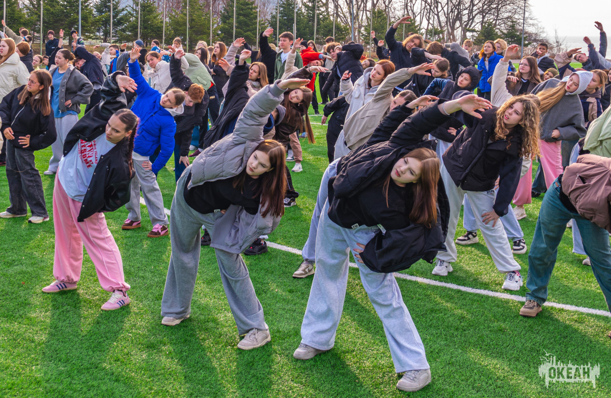Фоторепортаж: «ФизкультУтро» в ВДЦ «Океан» – массовая зарядка на свежем воздухе