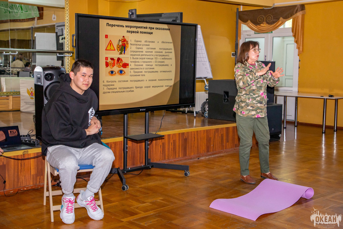 Для вожатых Всероссийского детского центра «Океан» прошло занятие по оказанию первой помощи пострадавшему