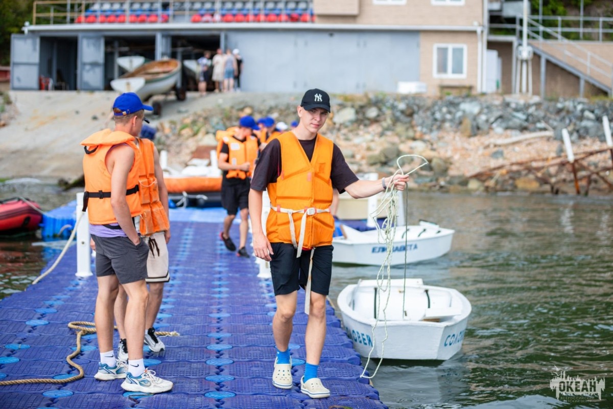«МорАкадемия»: ребята из дружины «Океанская Эскадра» покоряют океан