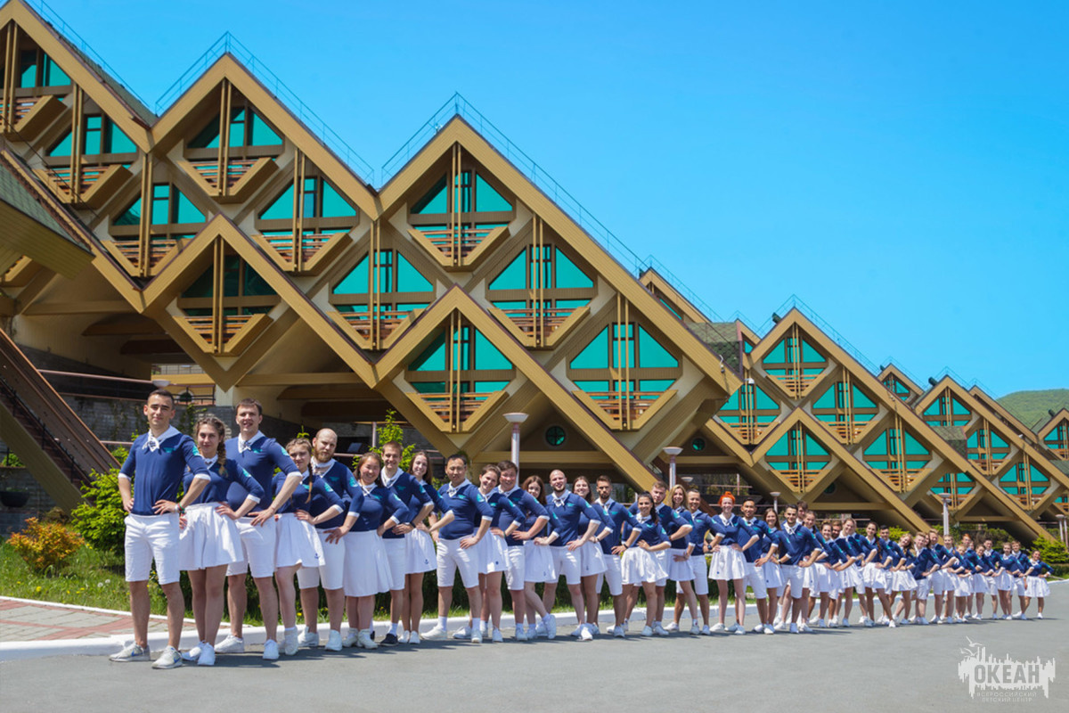 Поздравление директора ВДЦ «Океан» с днём рождения дружины-флотилии «Парус»