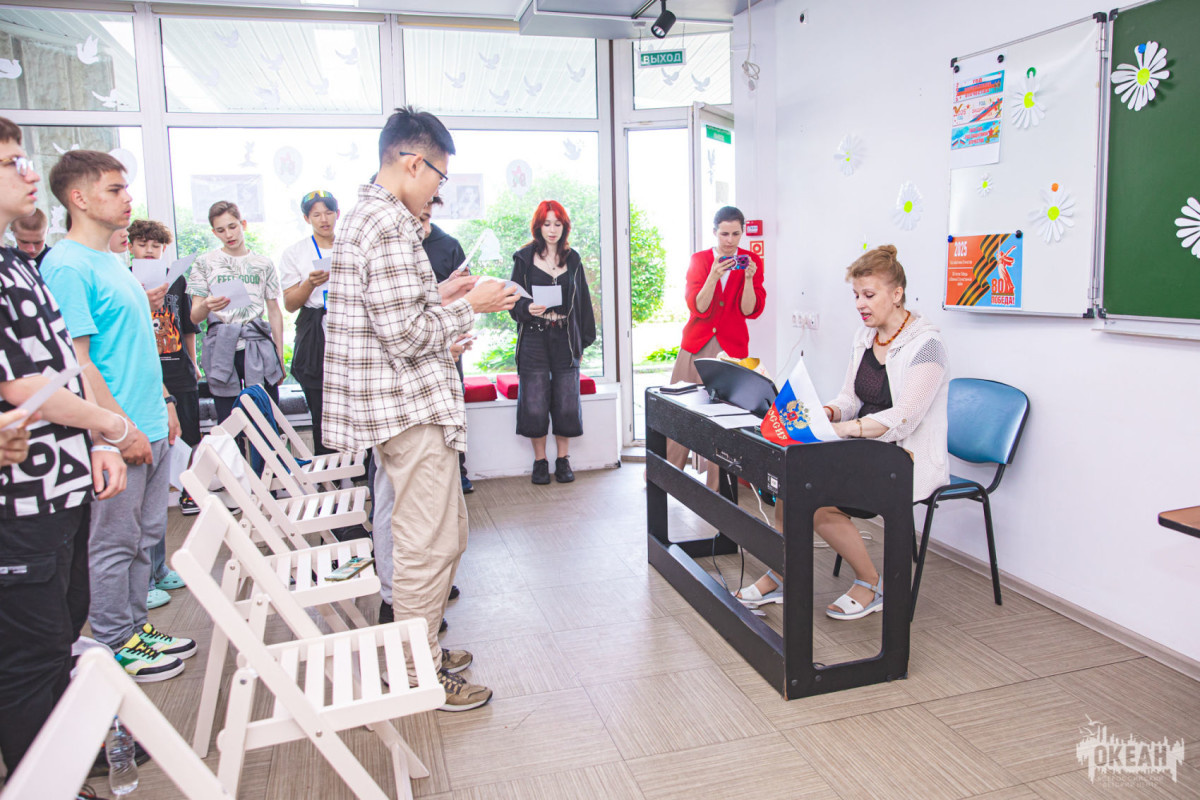 «Российский восход»: юные таланты готовятся к выступлению, посвящённому 80-летию Победы в Великой Отечественной войне