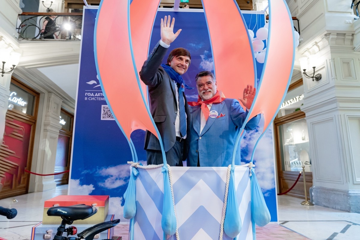 Сергей Кравцов открыл в ГУМе выставку к 100-летию МДЦ «Артек»