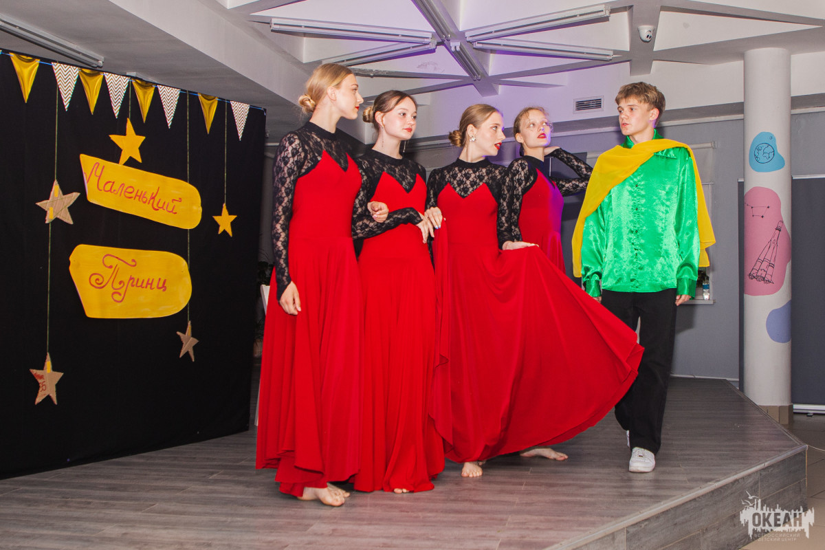 «Книга на сцене»: океанцы воплотили сюжеты известных литературных произведений на сцене