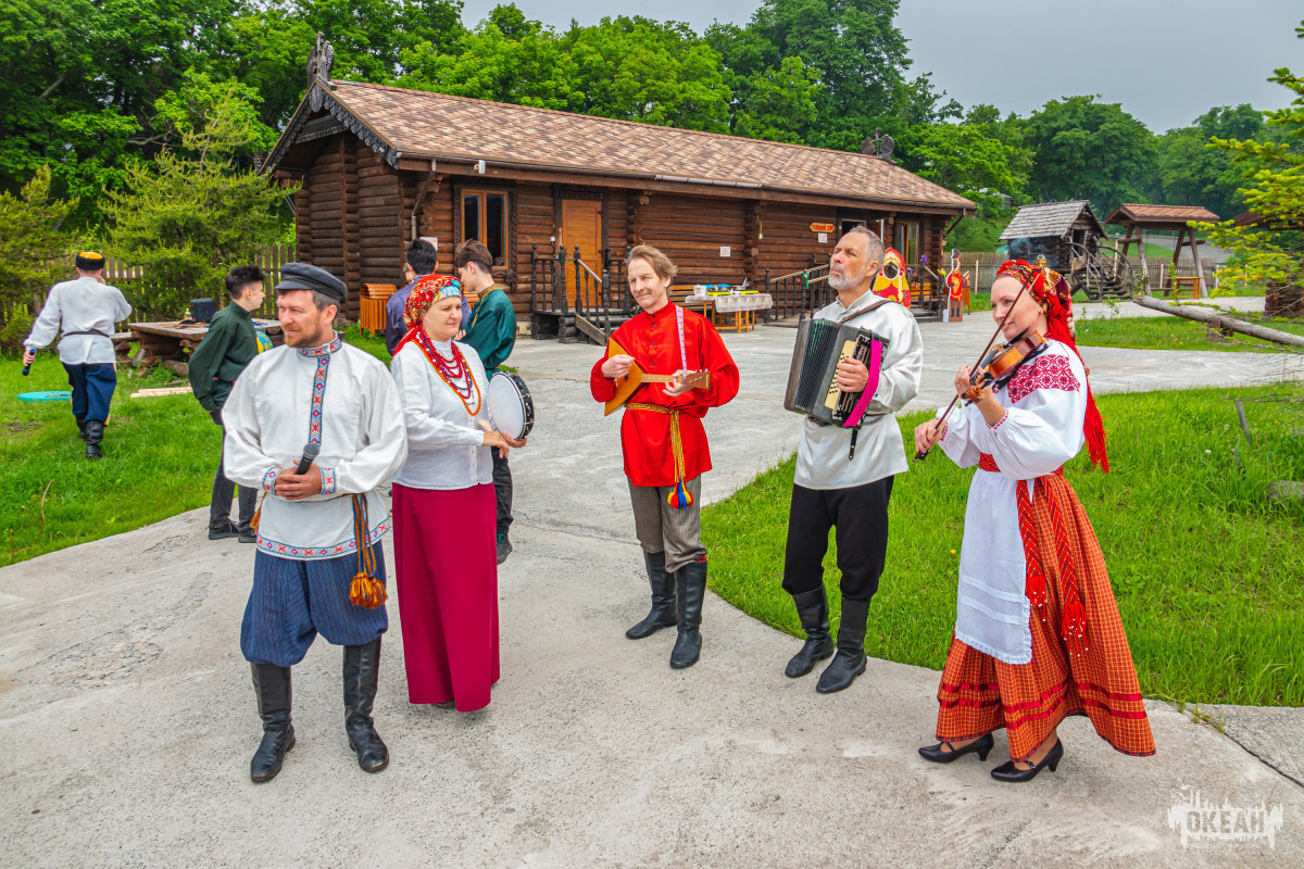 «Россия мастеровая»: участники программы посетили ярмарку на «Русском подворье»