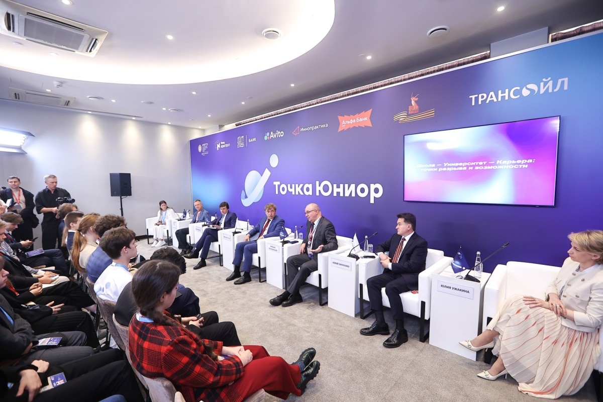 Сергей Кравцов рассказал о перспективах развития системы общего образования в рамках трека «ПМЭФ.Юниоры»