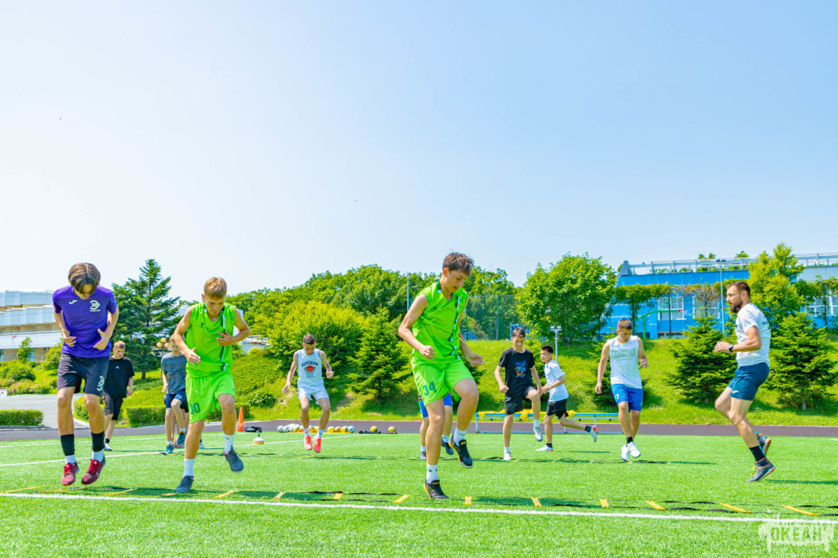 «В ритме футбола»: для участников программы прошёл мастер-класс от тренера ФК «Океан»