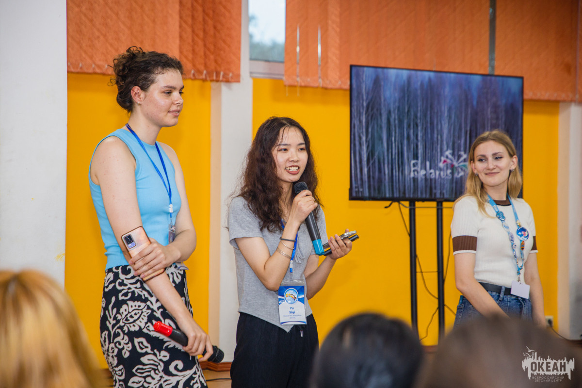 Встреча руководителей иностранных делегаций с детьми из дружины «Океанская Эскадра» прошла в ВДЦ «Океан»