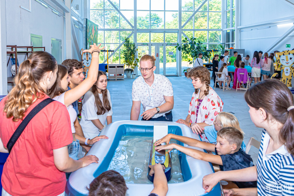 «Мир нашего будущего»: специалисты Судостроительного комплекса «Звезда» провели для детей образовательный мастер-класс