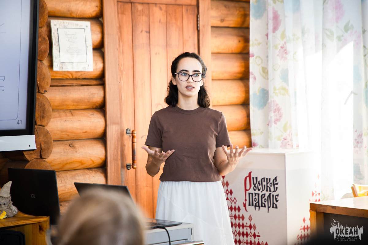 «Волонтёры финансового просвещения»: в ВДЦ «Океан» прошёл интерактивный урок «Финансовое мошенничество»