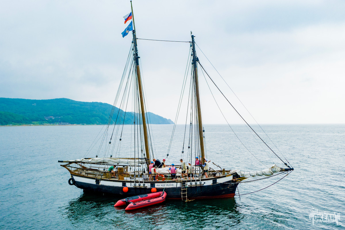 Поднять паруса: ребята из дружины «Океанская Эскадра» провели тренировку на учебном парусном судне «Лена»