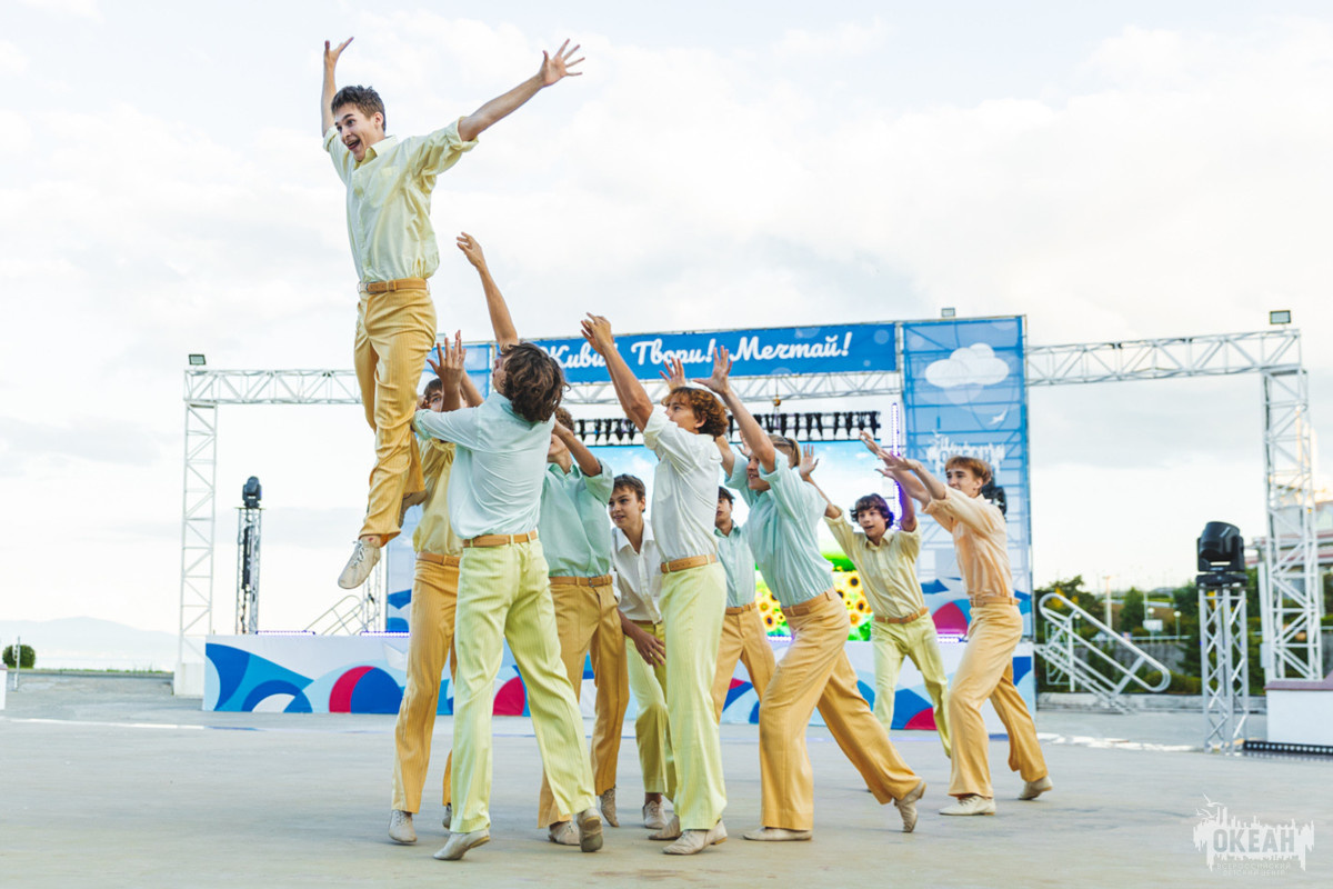 Навстречу приключениям: во Всероссийском детском центре «Океан» прошёл «Вечер знакомств» для участников IX смены