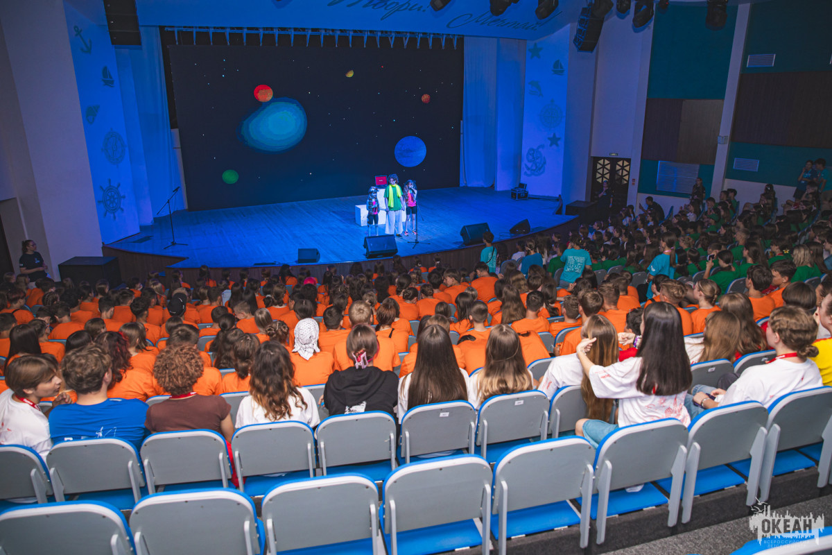 «Маленький принц в большом городе»: в «Океане» сыграли пьесу актёры из Москвы