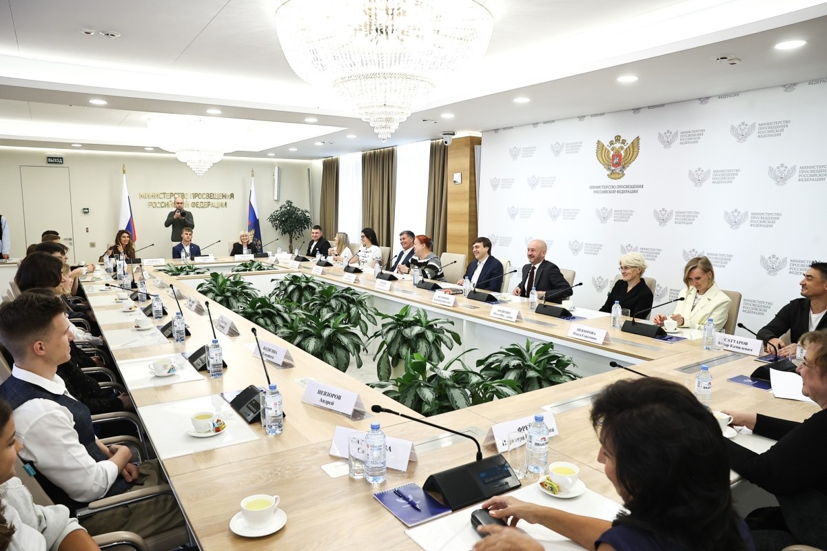 Сергей Кравцов встретился с выпускниками, набравшими 300–400 баллов на ЕГЭ