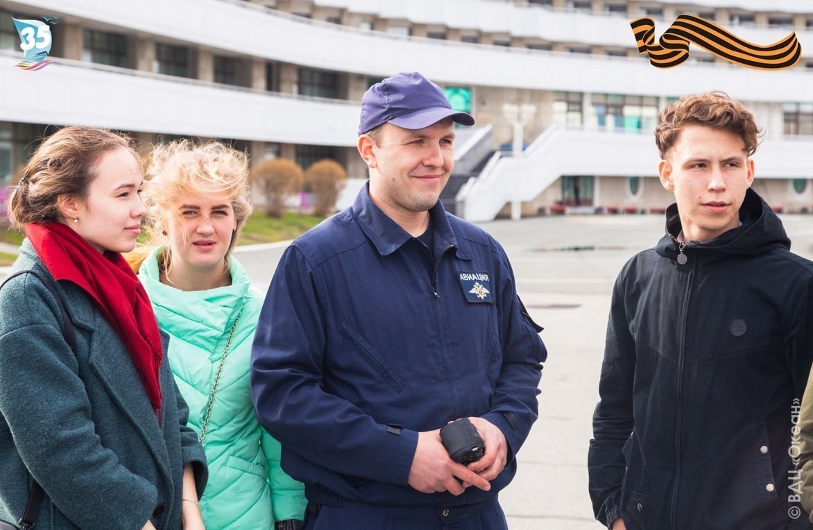 Океанцы познакомились с авиационной техникой особого назначения