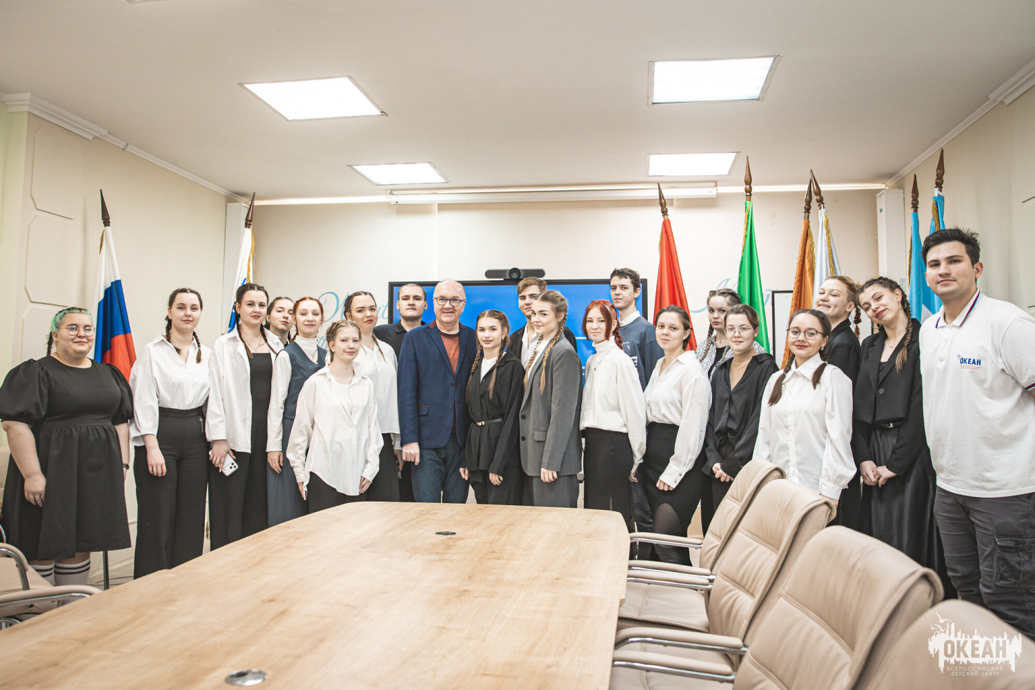 Слушатели Школы подготовки вожатых ВДЦ «Океан» встретились с заместителем директора по образовательной деятельности Геральдом Рыбкиным