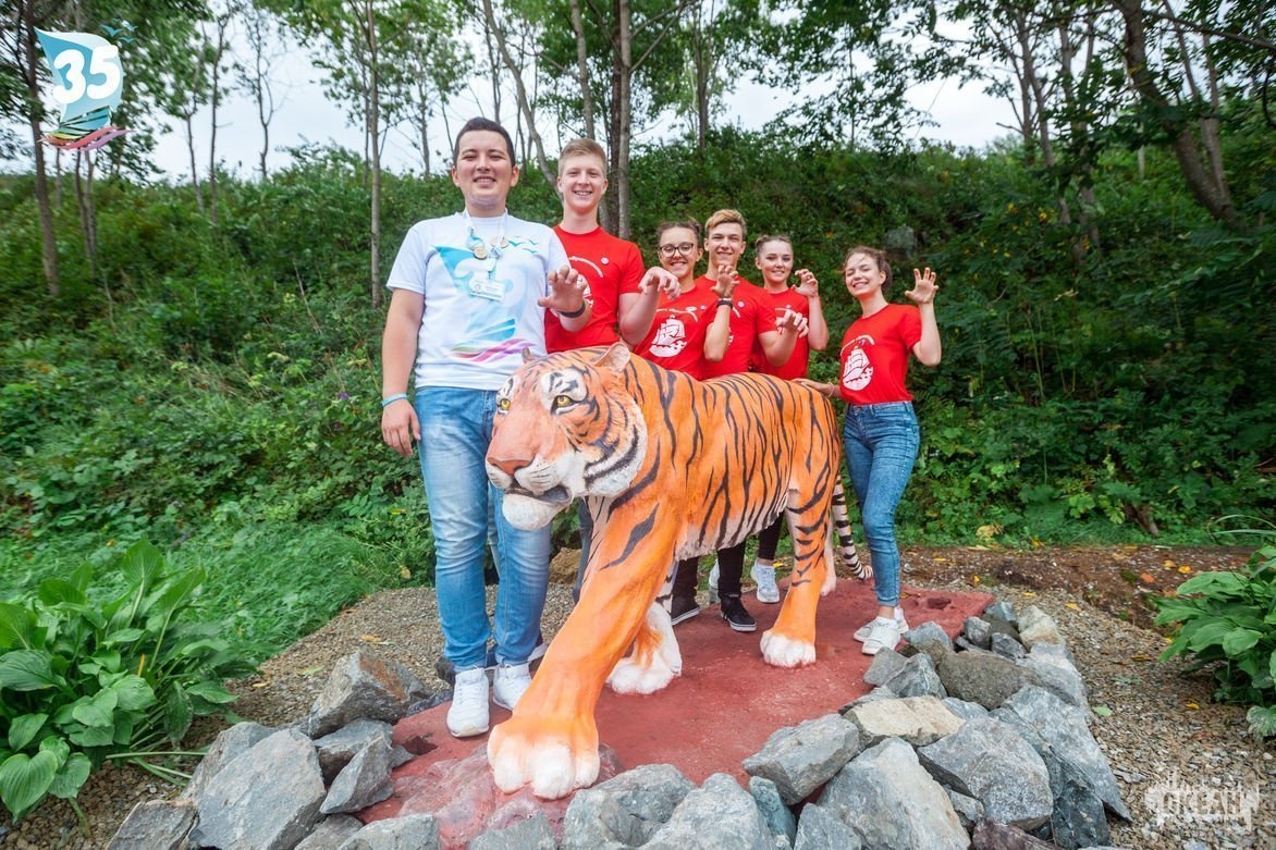 "Океану"– 35!: во Всероссийском детском центре прошла церемония открытия скульптуры «Амурский тигр»