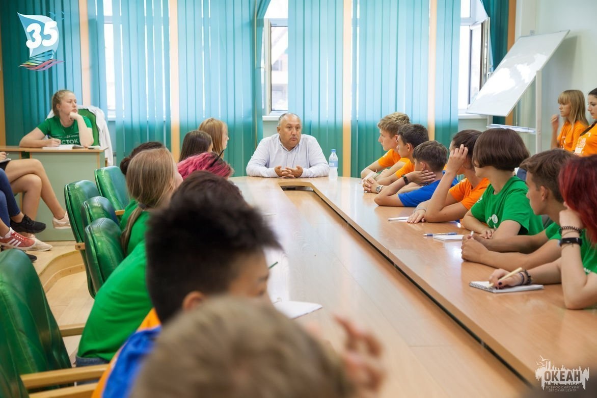 Директор ВДЦ «Океан» встретился с представителями органов детского самоуправления