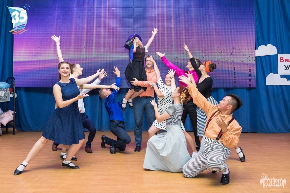 Спектакль «Мэри Поппинс» от вожатых Всероссийского детского центра «Океан»