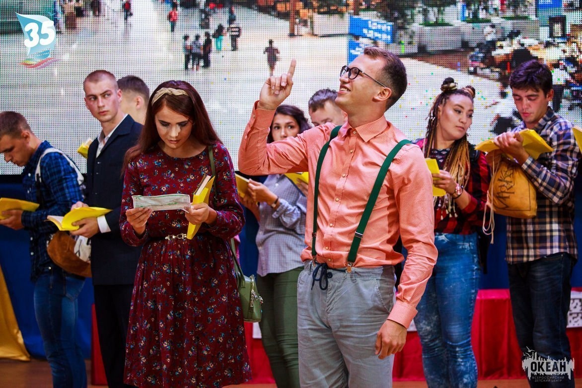 «Океанская эскадра» порадовала участников программы «Сильные люди» вожатским спектаклем-сюрпризом