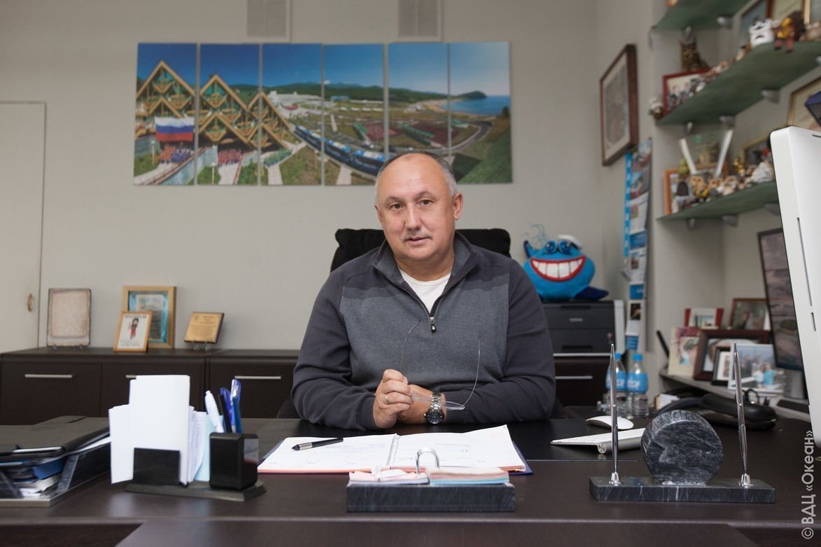 С благодарностью за многолетний труд!