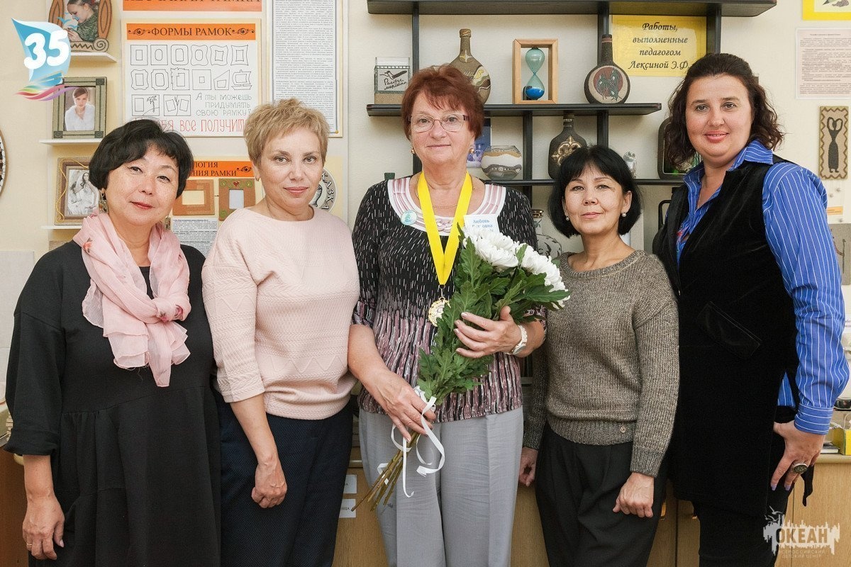 ВДЦ «Океан» поздравляет Любовь Фиськову с 50-летием трудового стажа!