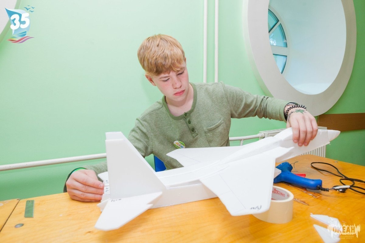 К запуску самолётов на реактивном двигателе готовятся океанцы – участники смены «Инновациям – старт!»