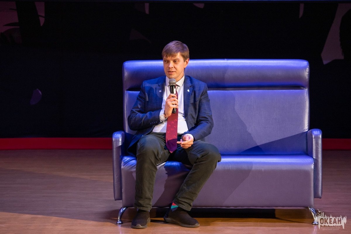 «Российский интеллект»: встреча с проректором ДВФУ Кириллом Голохвастом