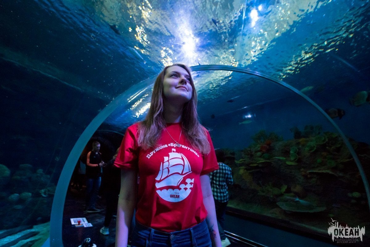 Участники программ Центра знакомятся с крупнейшим океанариумом России