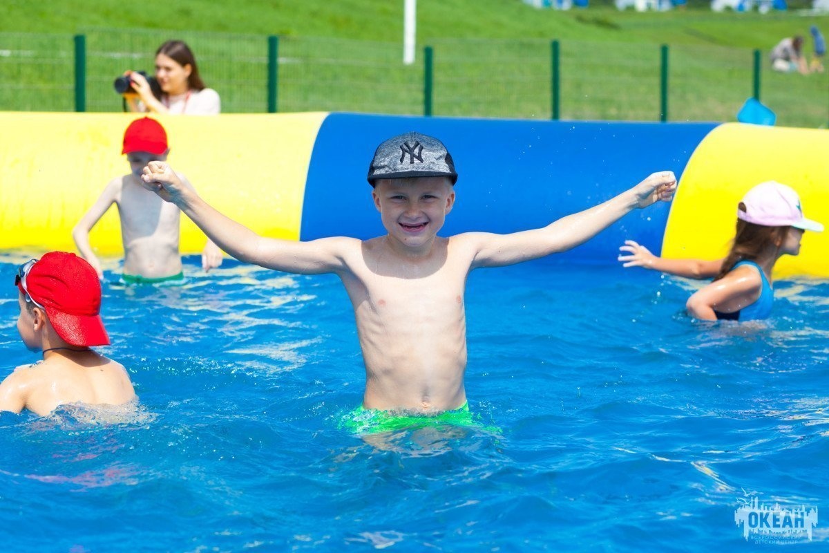 Окунулись в лето с головой: океанцы открыли купальный сезон на берегу моря