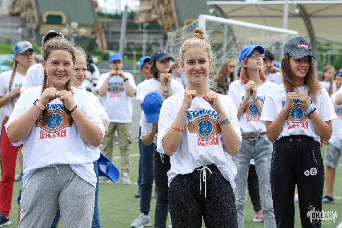 Более 1800 океанцев стали участниками флешмоба в честь Международного дня бокса
