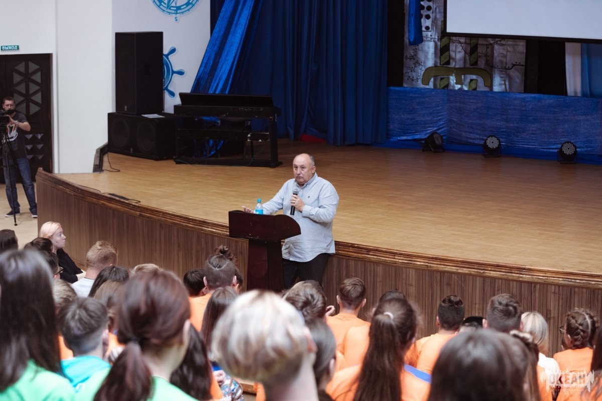 «Океан» – это наш дом: встреча директора с советниками отрядов