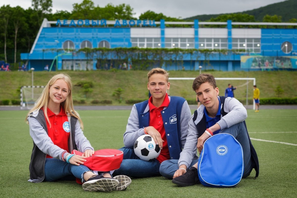 Детский центр поздравляет с Днём физкультурника!