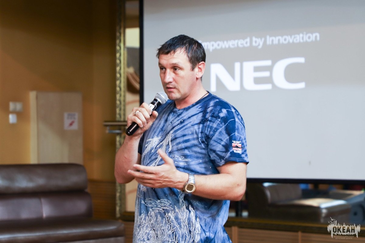 «Море и человек»: с океанцами встретился известный дайвингист и подводный оператор Дмитрий Рудась