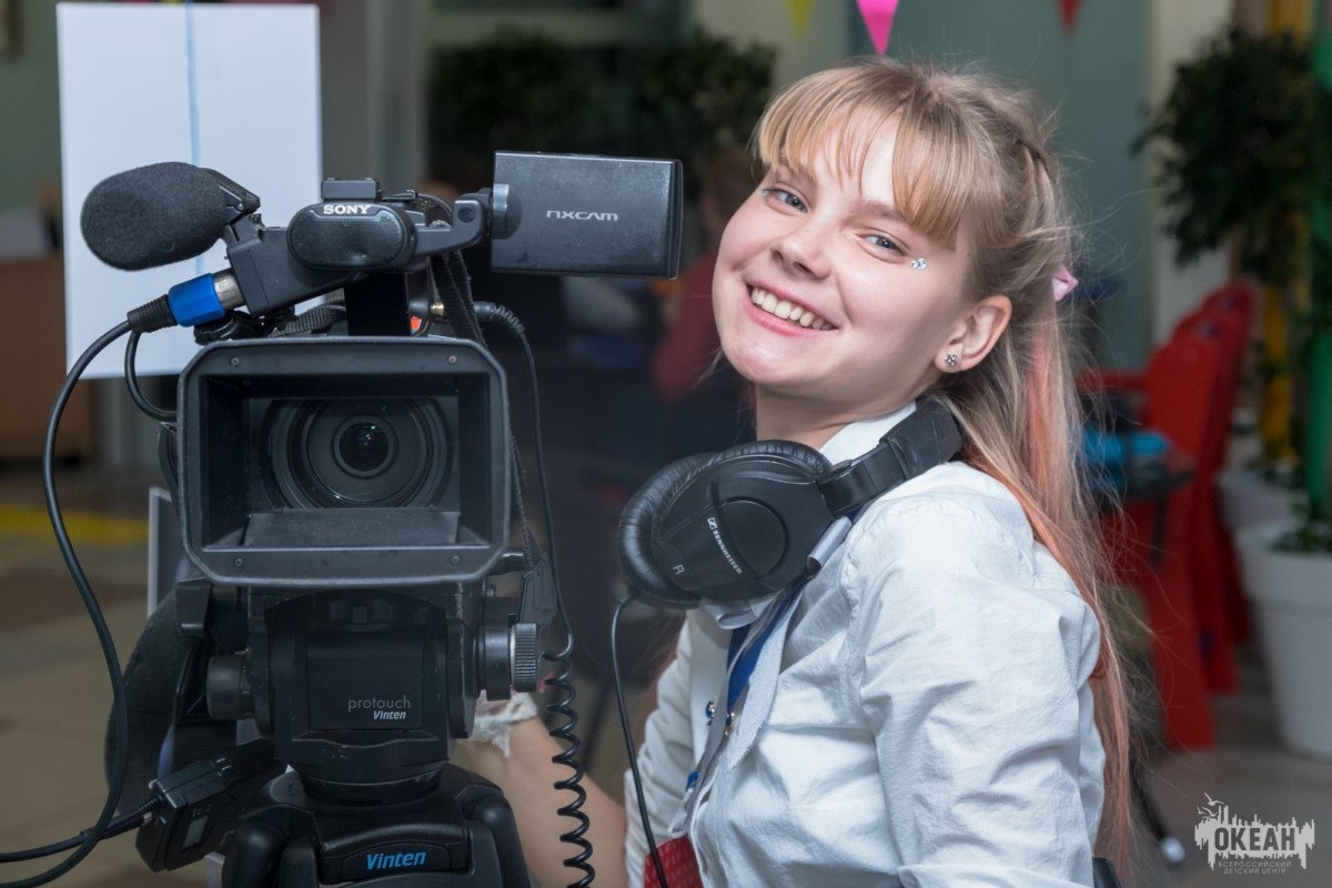 Детский центр поздравляет с днём российского кино