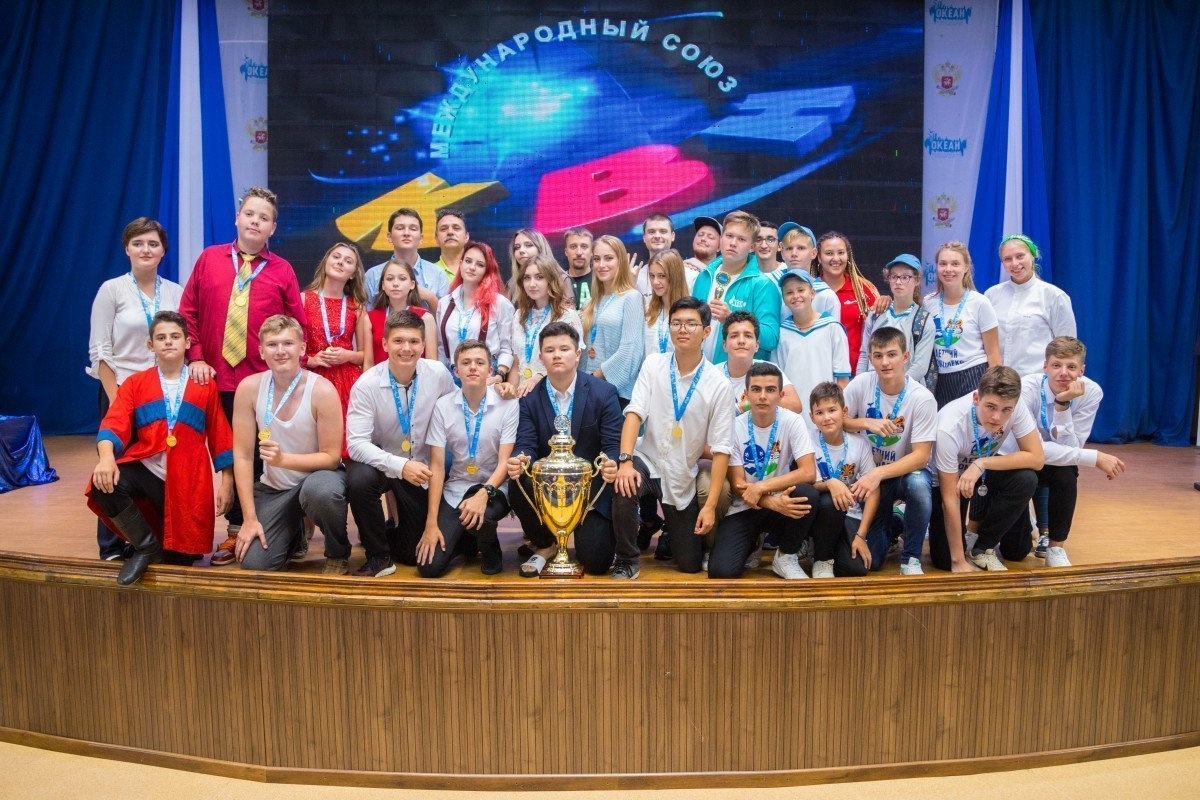 «Океан» поздравляет с Международным днём КВН